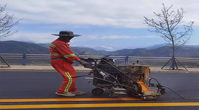 凉山州道路交通标线施工